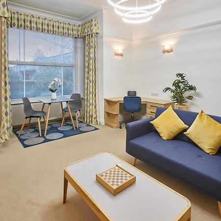 Host & Stay - Thamesview Staines-upon-Thames Bagian luar foto